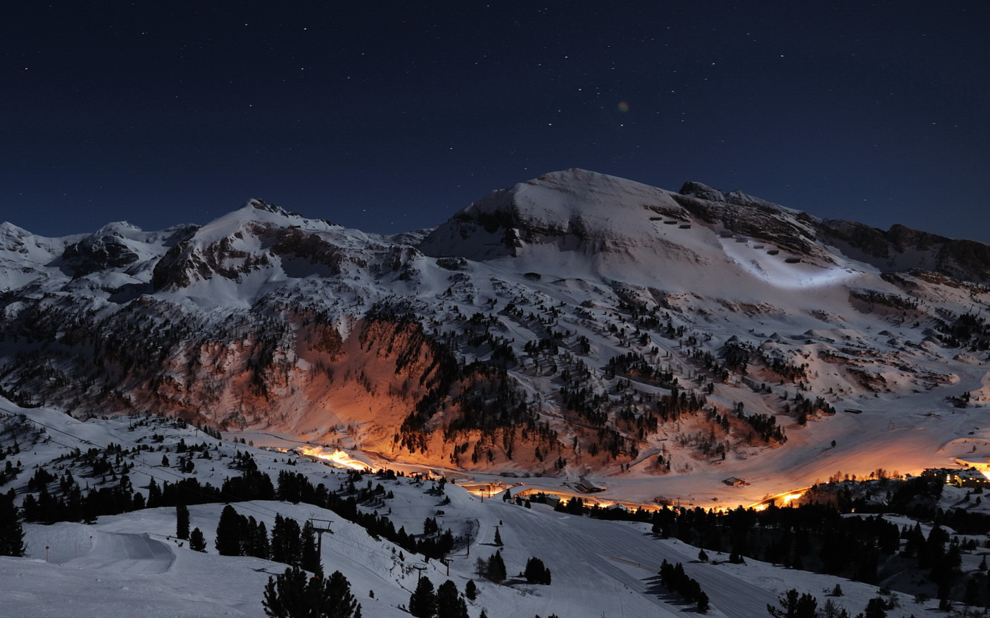 Fondo de pantalla Snowy Mountains Sky Resort 1440x900