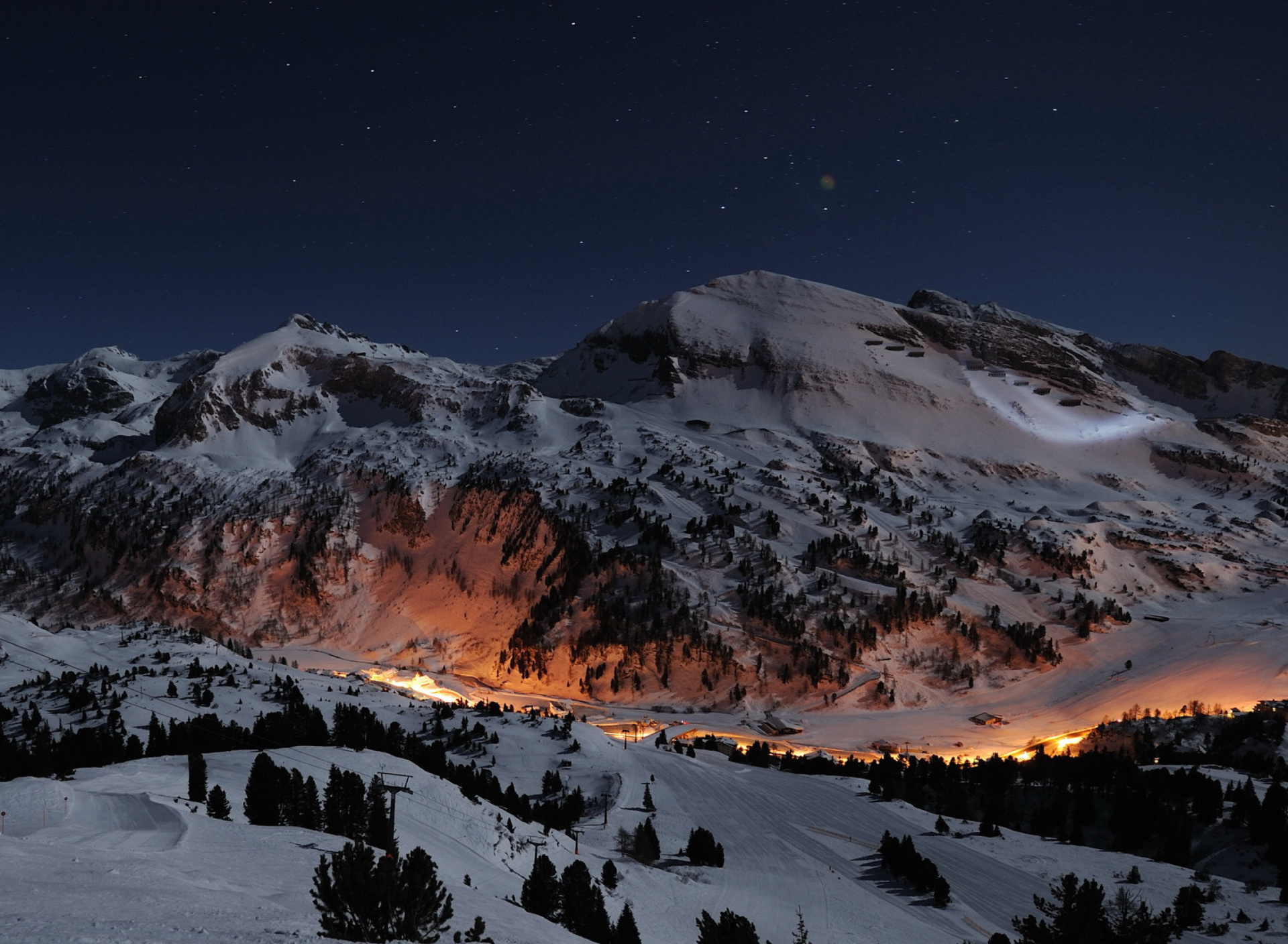 Fondo de pantalla Snowy Mountains Sky Resort 1920x1408