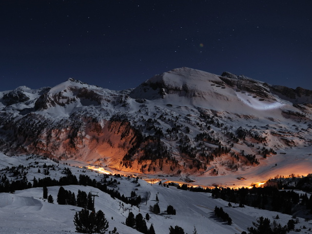 Fondo de pantalla Snowy Mountains Sky Resort 640x480