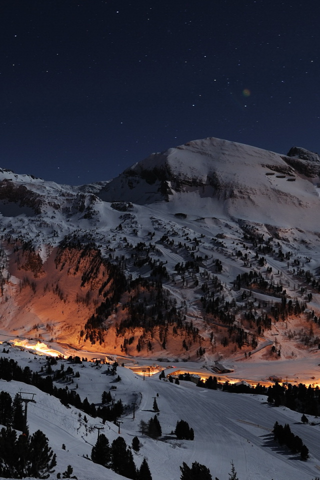 Screenshot №1 pro téma Snowy Mountains Sky Resort 640x960