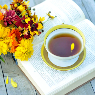 Tea and Book - Obrázkek zdarma pro iPad Air