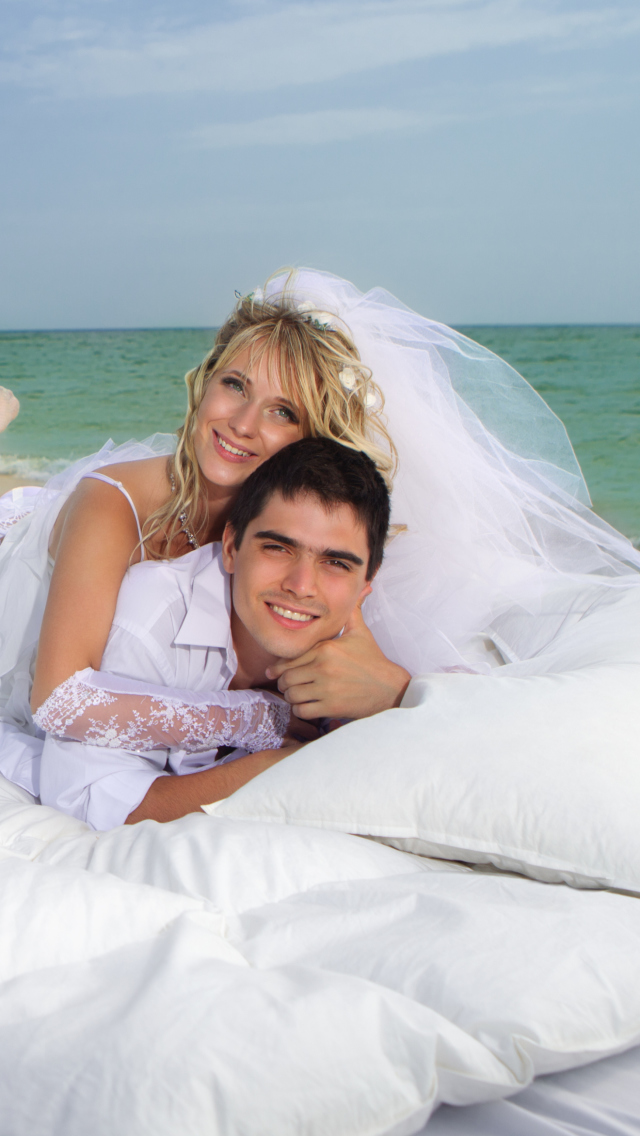 Just Married On Beach wallpaper 640x1136