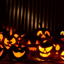 Обои Halloween Pumpkins In The Dark 208x208