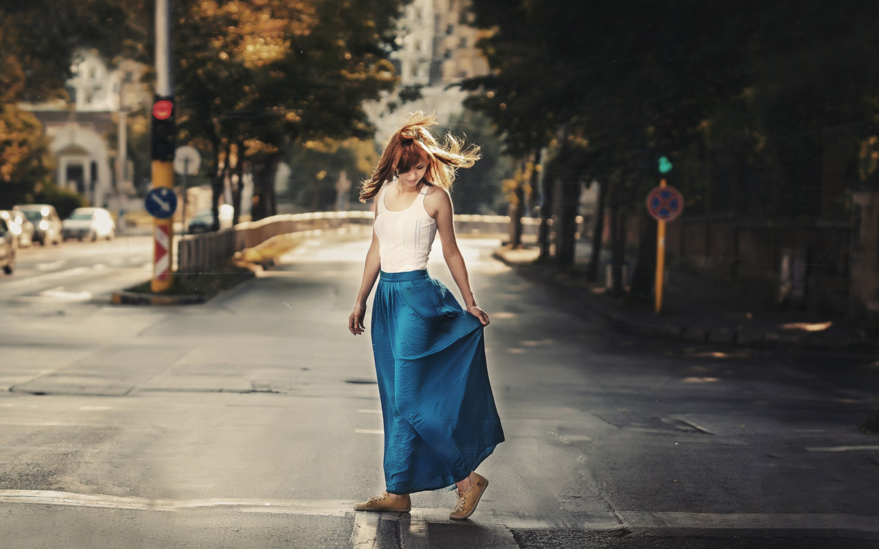 Fondo de pantalla Girl In Long Blue Skirt On Street 1280x800