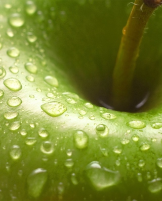 Water Drops On Green Apple - Obrázkek zdarma pro Nokia X7