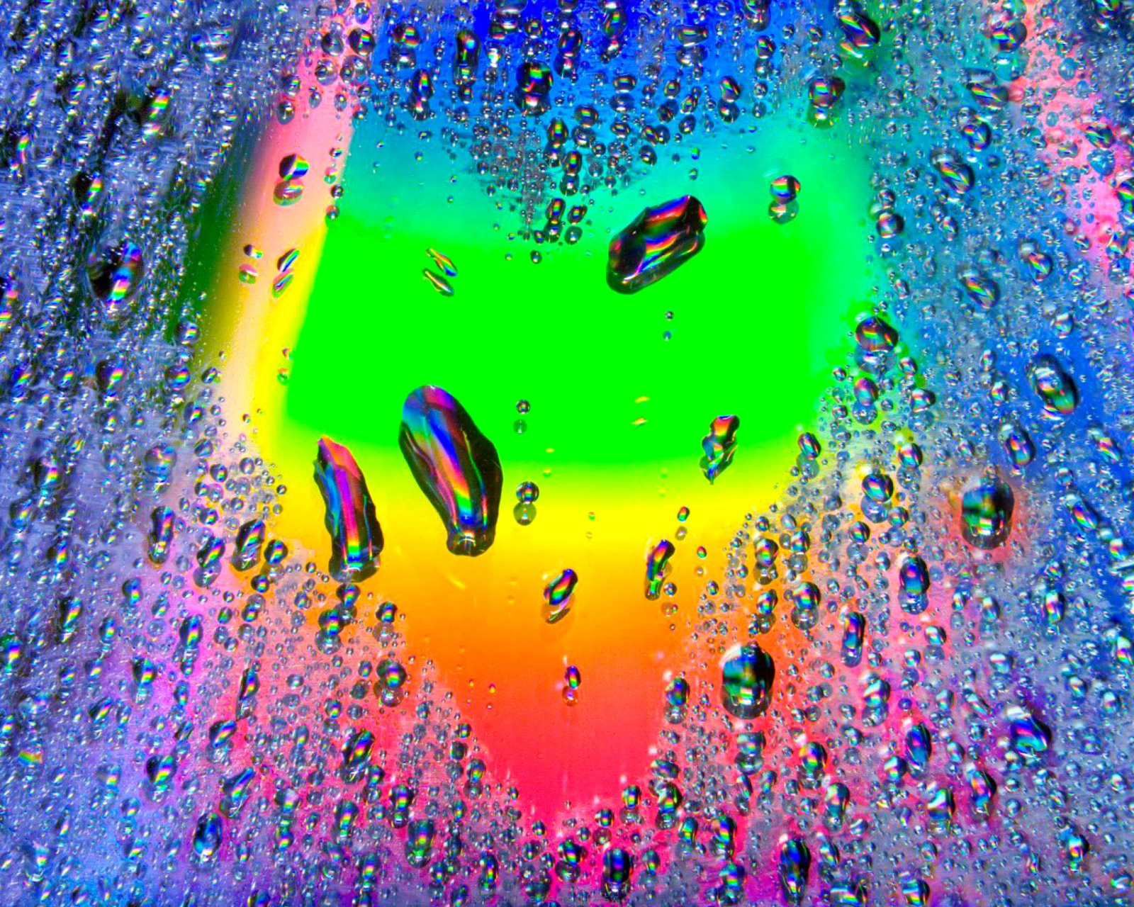 Heart of Water Drops wallpaper 1600x1280