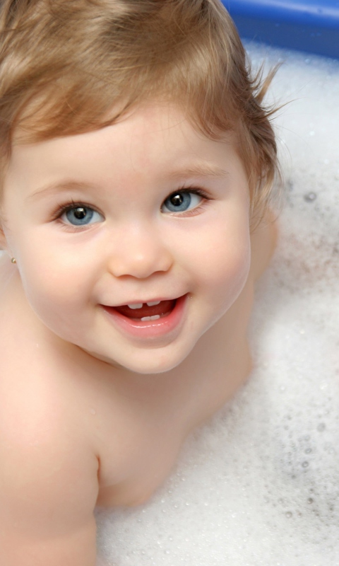 Das Cute Baby Taking Bath Wallpaper 480x800