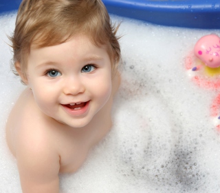 Cute Baby Taking Bath - Obrázkek zdarma pro 128x128