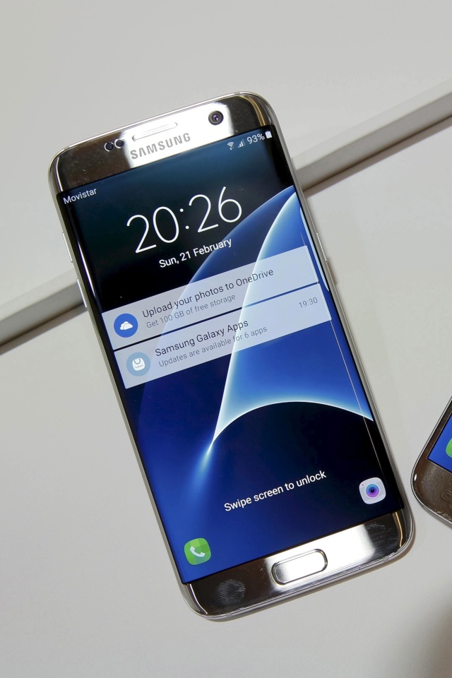 Screenshot №1 pro téma Samsung Galaxy S7 Edge vs Samsung Galaxy J7 640x960
