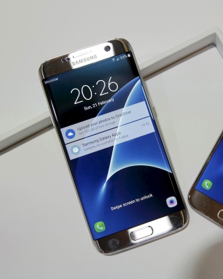 Samsung Galaxy S7 Edge vs Samsung Galaxy J7 - Obrázkek zdarma pro 750x1334