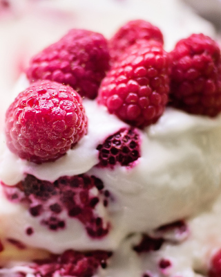 Картинка Raspberry Mousse Cake на телефон 480x640
