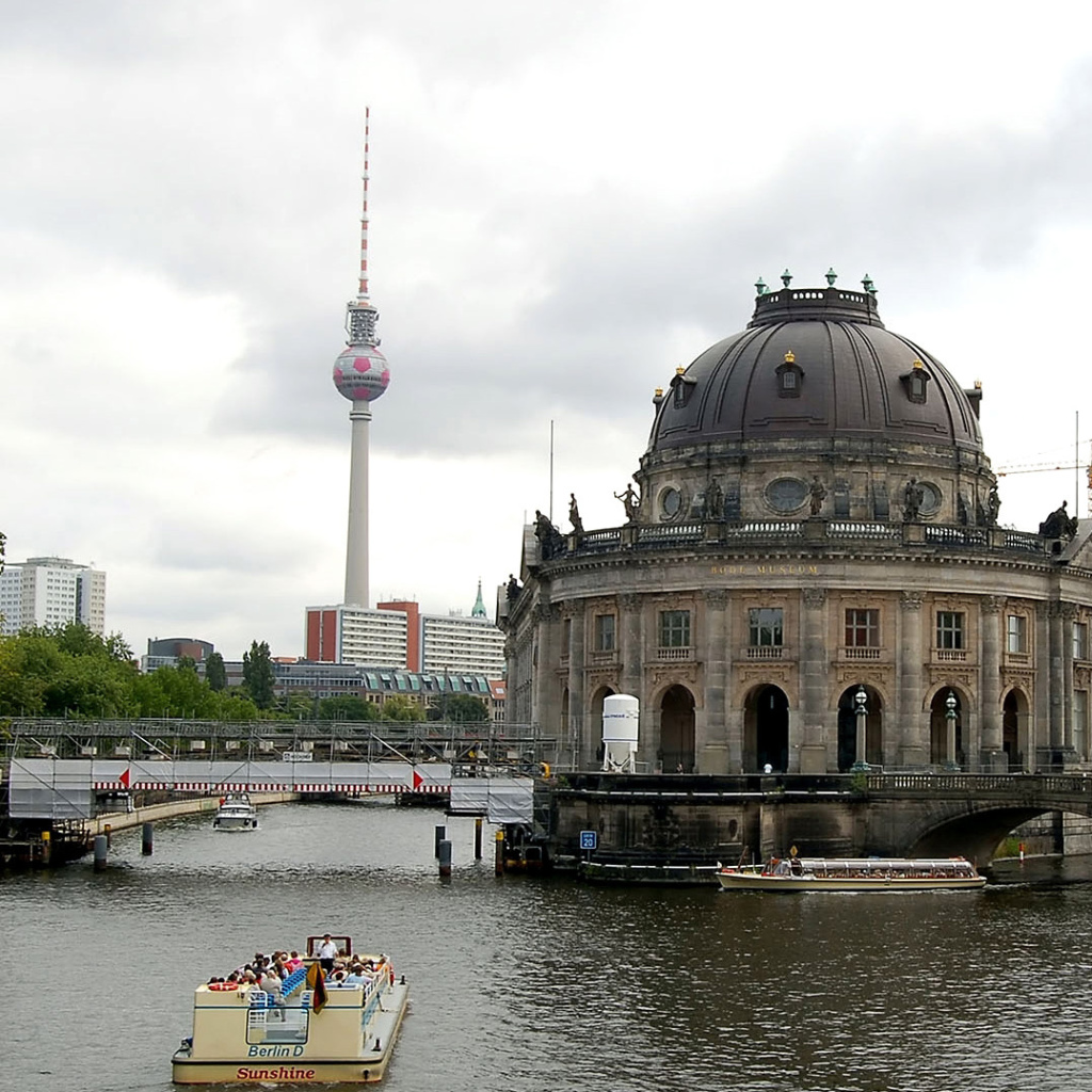 Обои Berlin Attractions 1024x1024