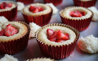 Strawberry Muffins Background for Android, iPhone and iPad