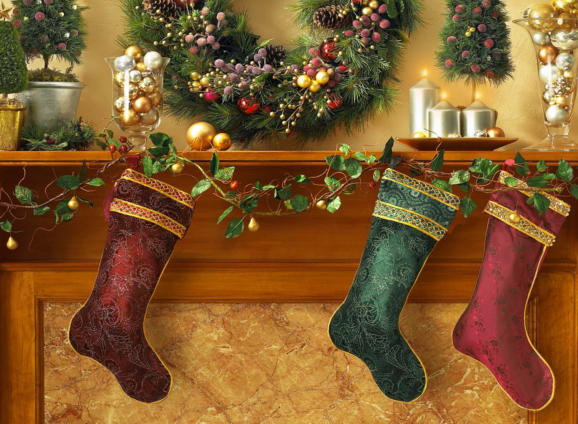 Sfondi Christmas stocking on fireplace 1920x1408