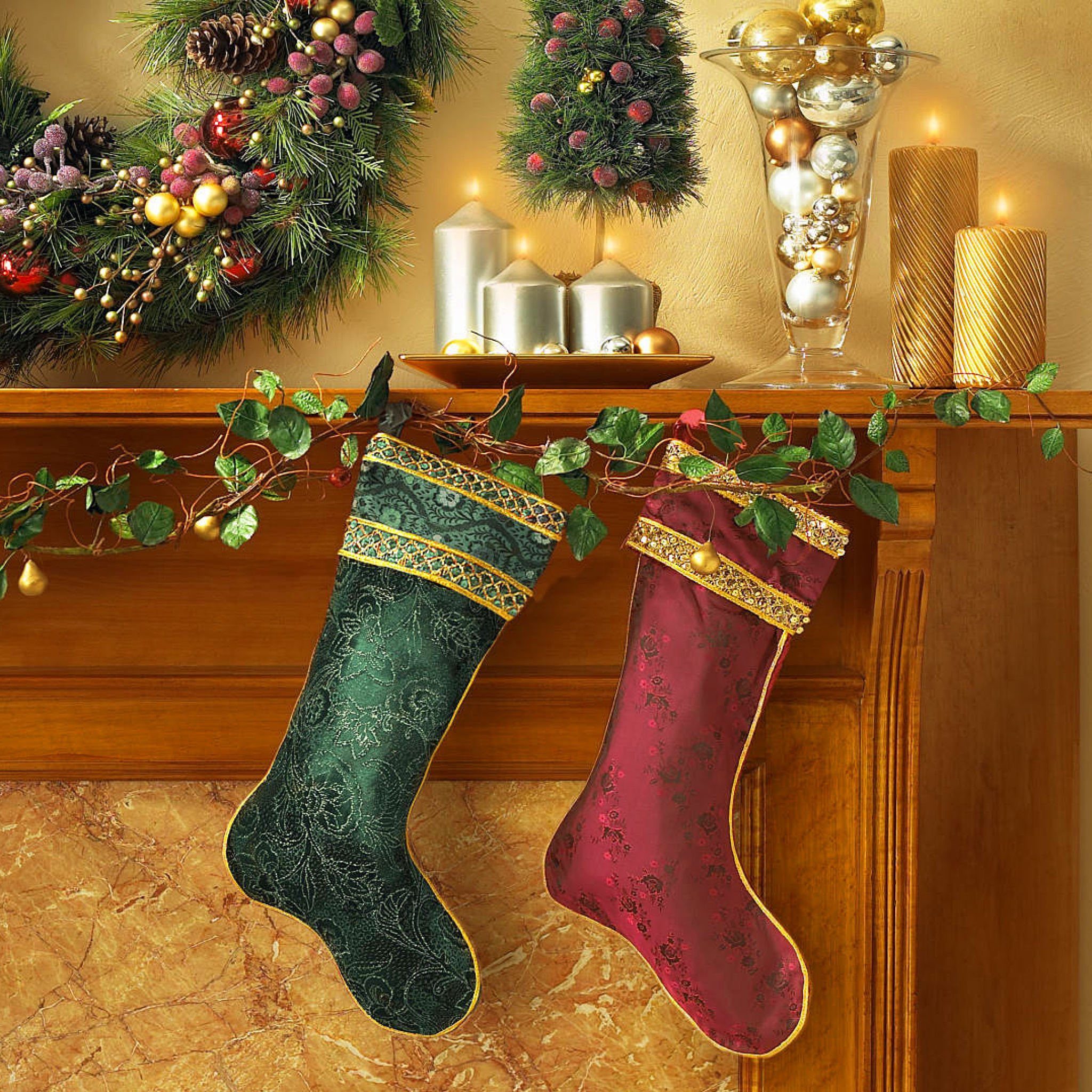 Sfondi Christmas stocking on fireplace 2048x2048