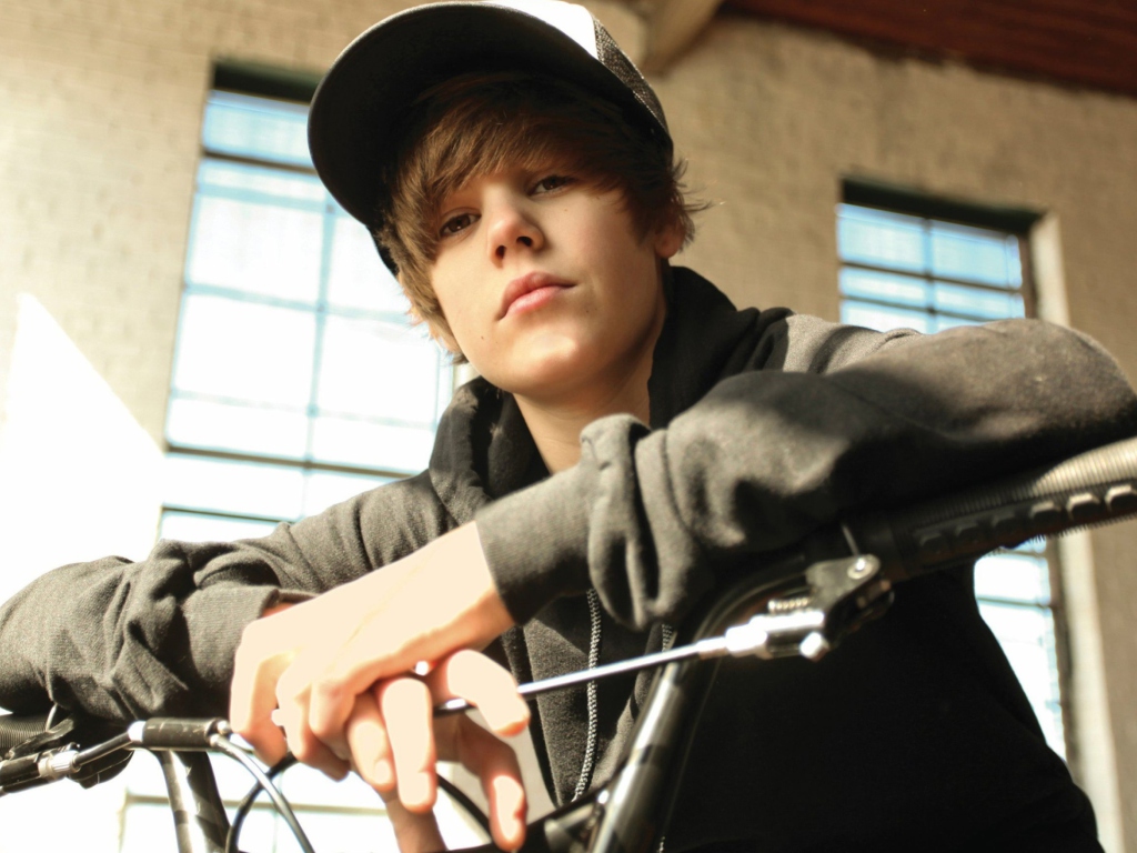 Justin Bieber wallpaper 1024x768