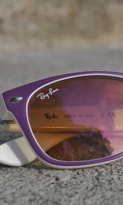 Das Sunglasses Wallpaper 240x400