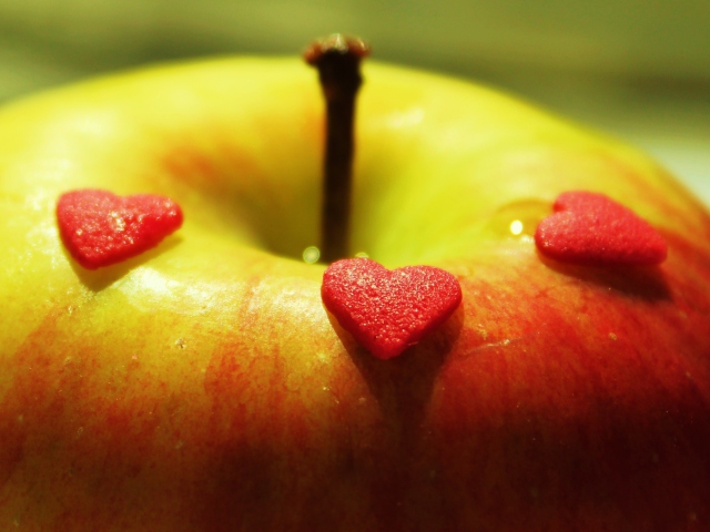 Heart And Apple wallpaper 640x480