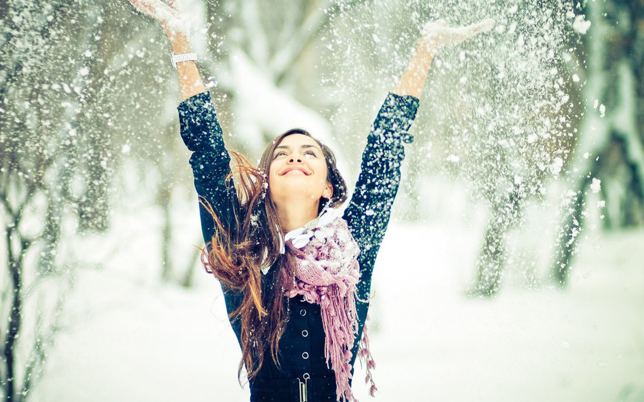 Winter, Snow And Happy Girl wallpaper 1280x800