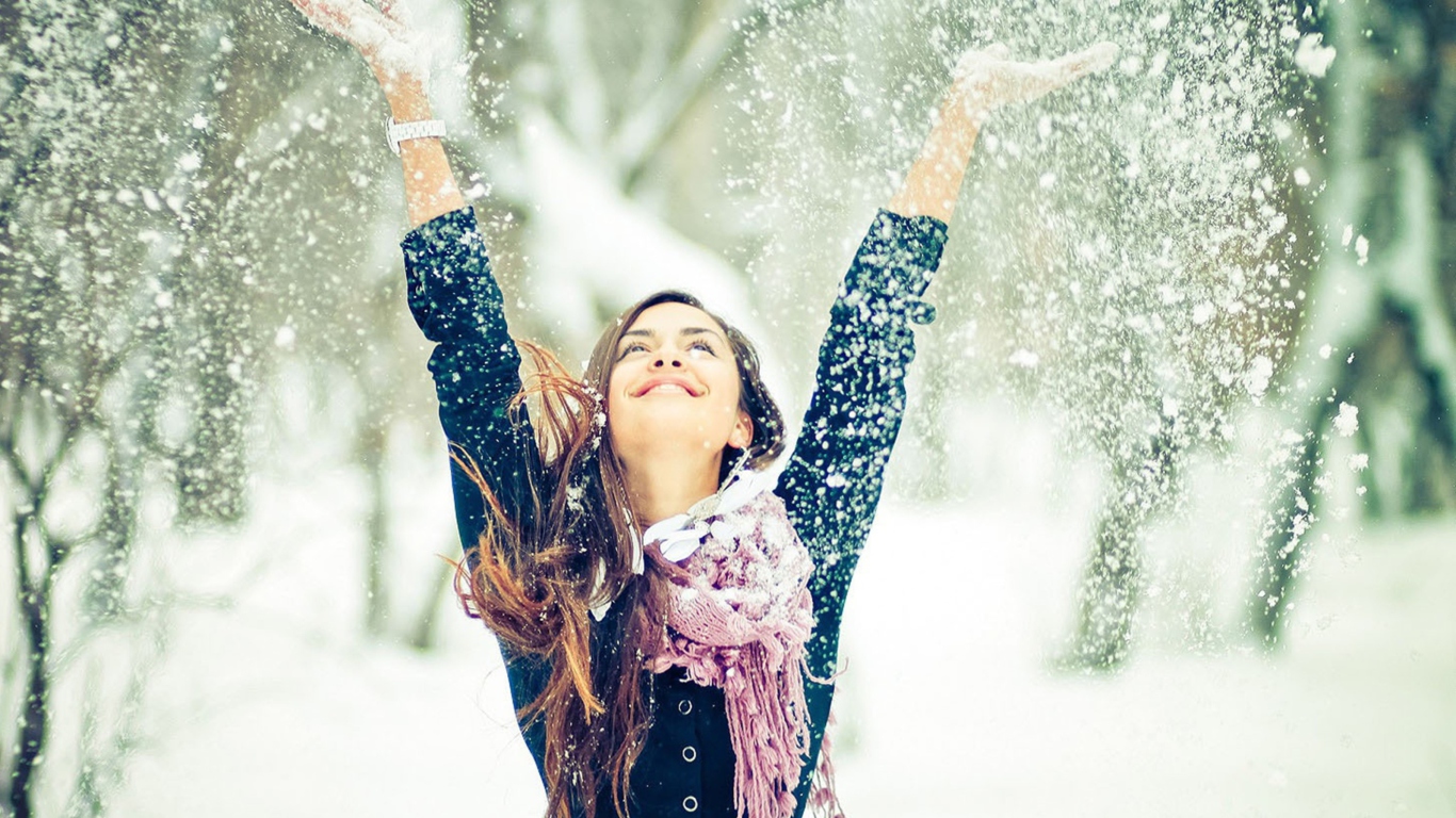 Das Winter, Snow And Happy Girl Wallpaper 1366x768