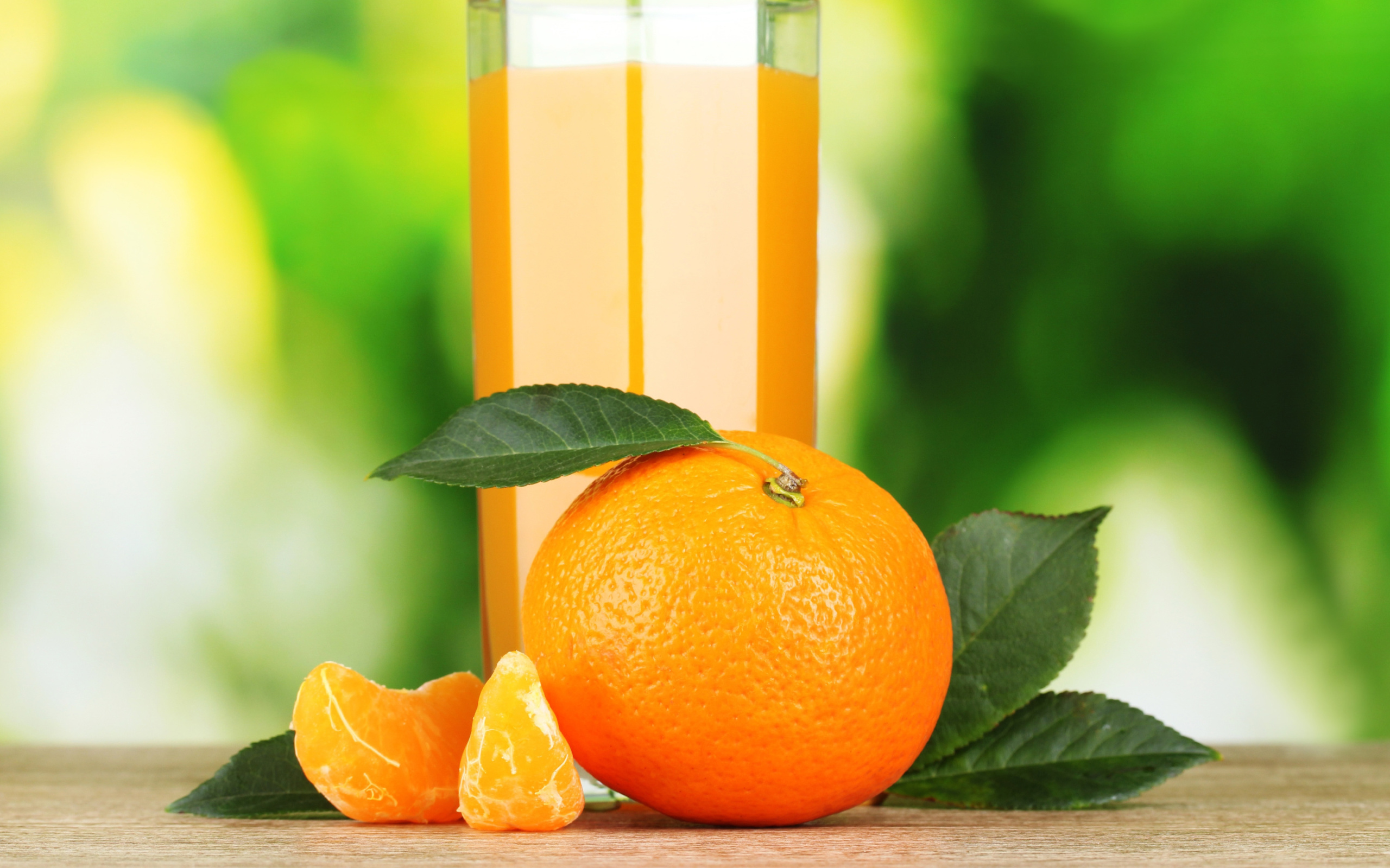 Обои Orange and Mandarin Juice 2560x1600