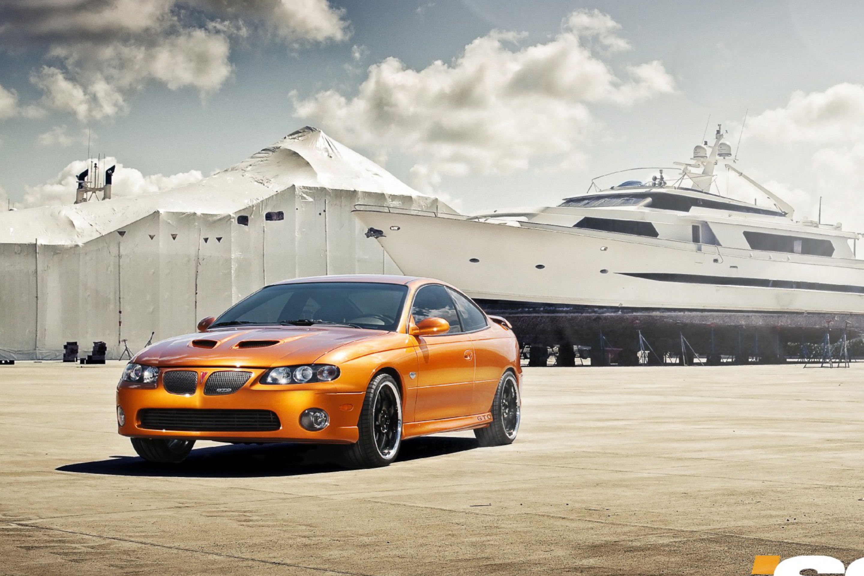 Screenshot №1 pro téma Orange Pontiac GTO In Port Ship 2880x1920