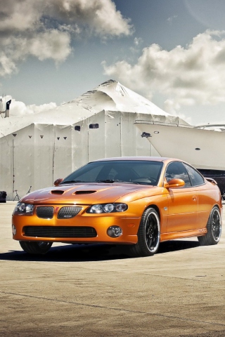 Screenshot №1 pro téma Orange Pontiac GTO In Port Ship 320x480