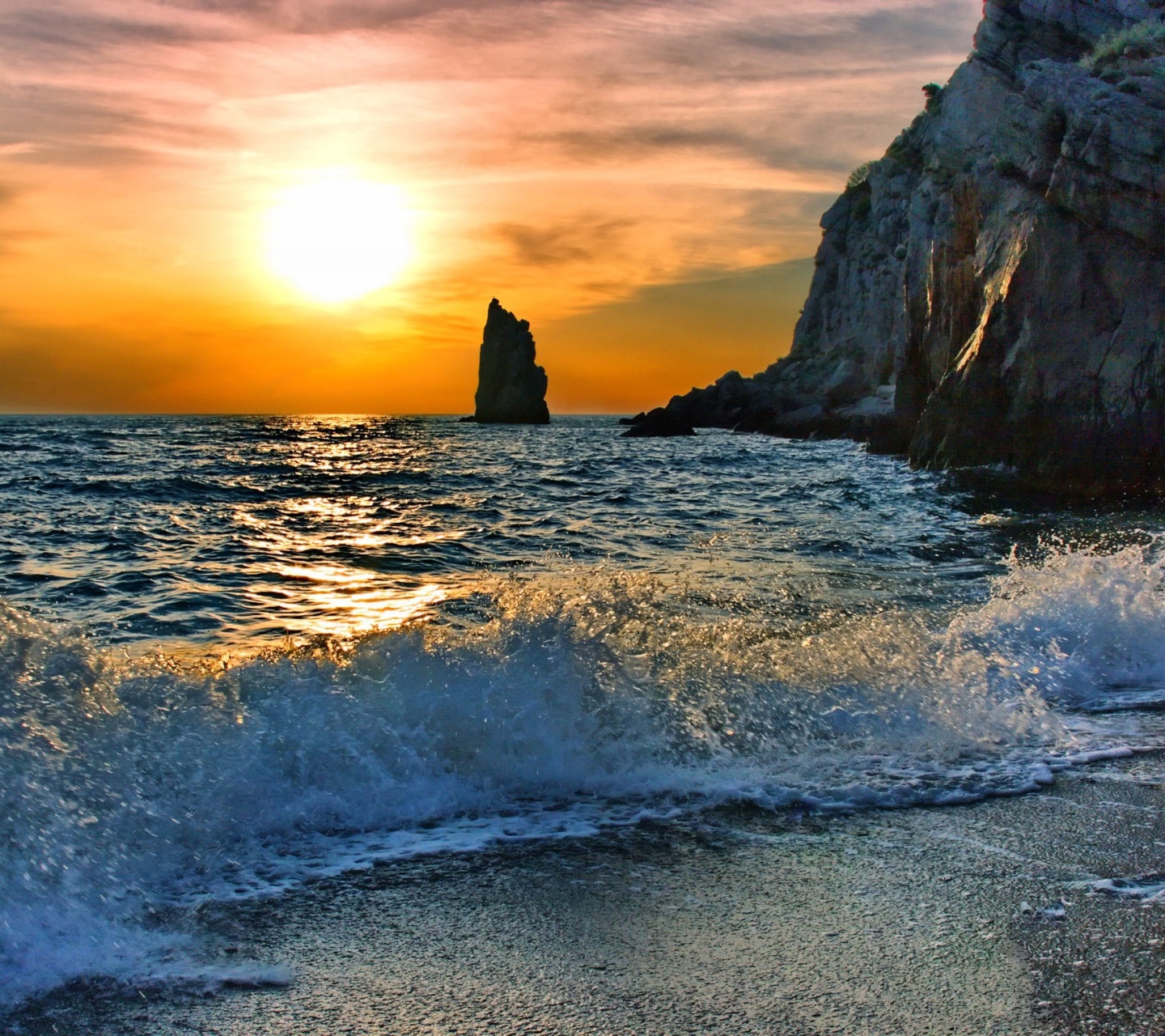 Sfondi Splash on Evening Beach 1440x1280