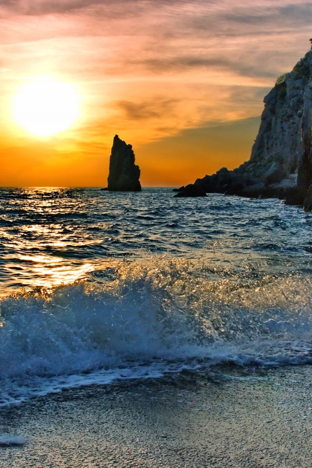 Splash on Evening Beach wallpaper 640x960