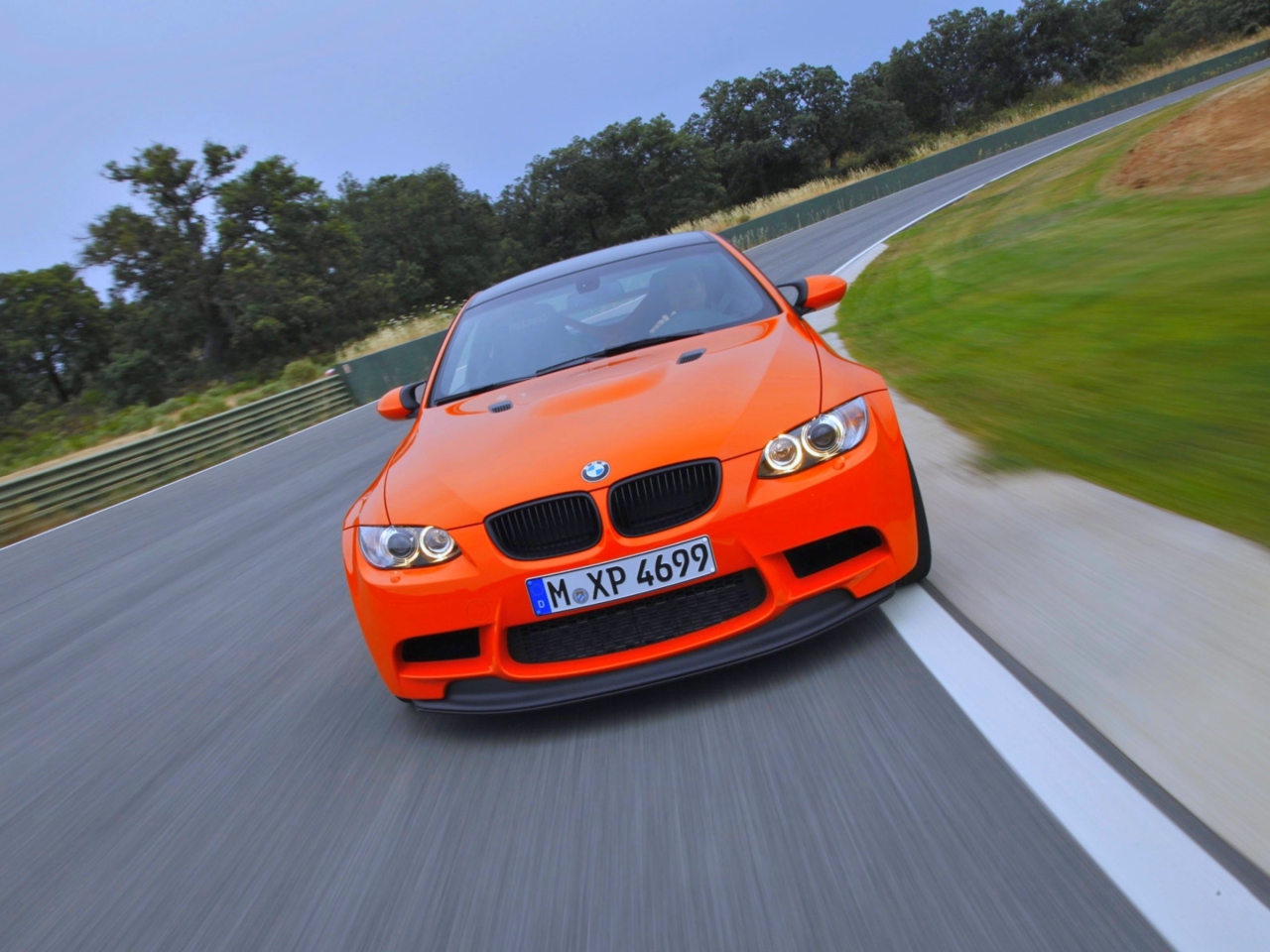 Das Orange BMW Wallpaper 1280x960