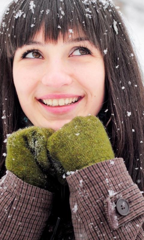 Brunette With Green Gloves In Snow wallpaper 480x800