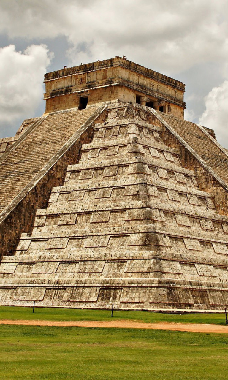 Fondo de pantalla One of the 7 Wonders of the World Chichen Itza Pyramid 768x1280