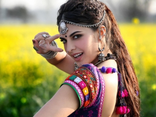 Screenshot №1 pro téma Jacqueline Fernandez In Ramaiya Vastavaiya 320x240