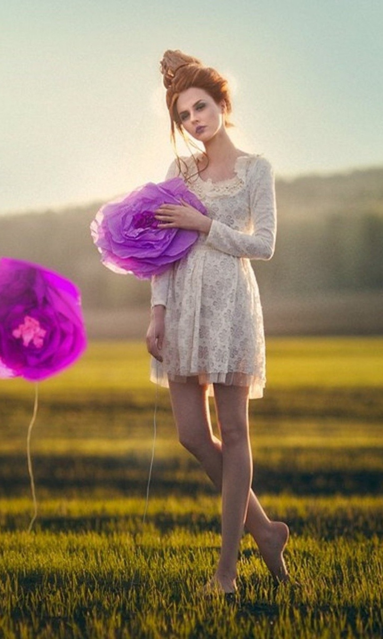 Fondo de pantalla Purple Flower Girl 768x1280