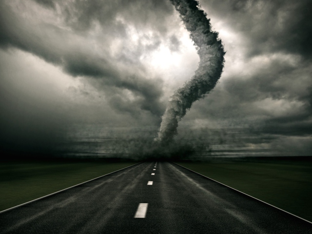 Обои Tornado On The Road 640x480