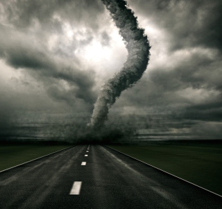 Kostenloses Tornado On The Road Wallpaper für iPad Air