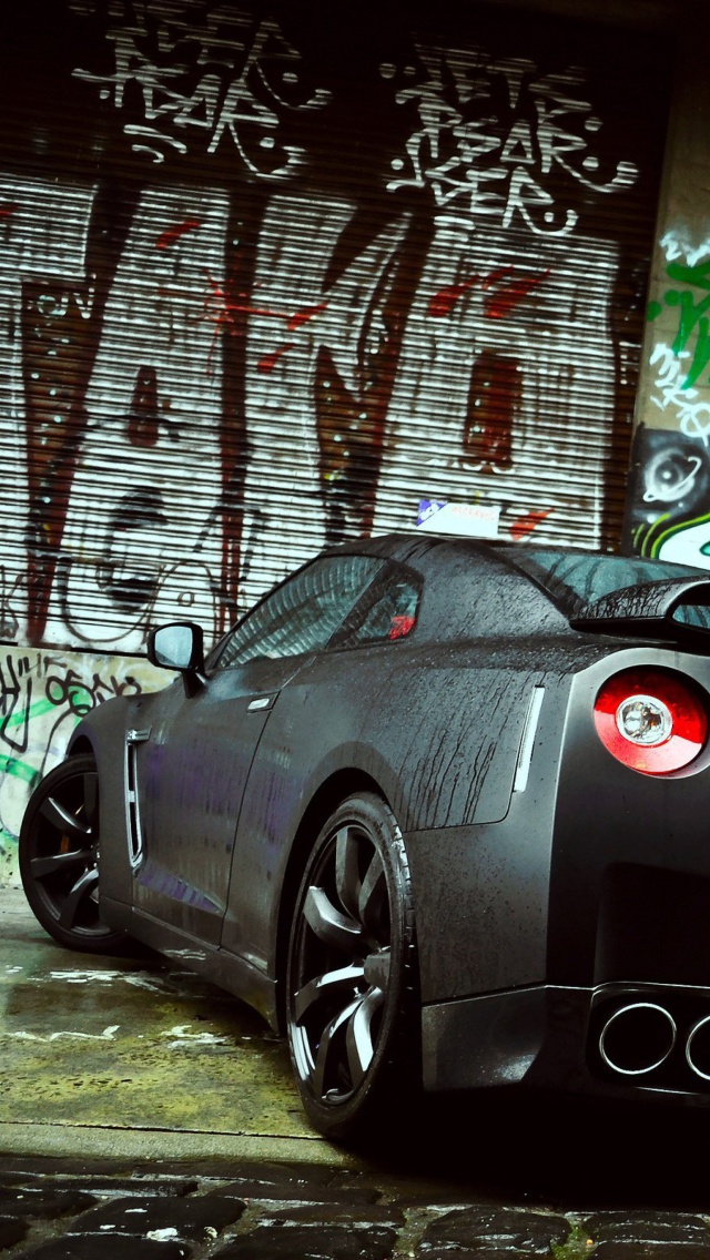 Nissan GTR screenshot #1 640x1136
