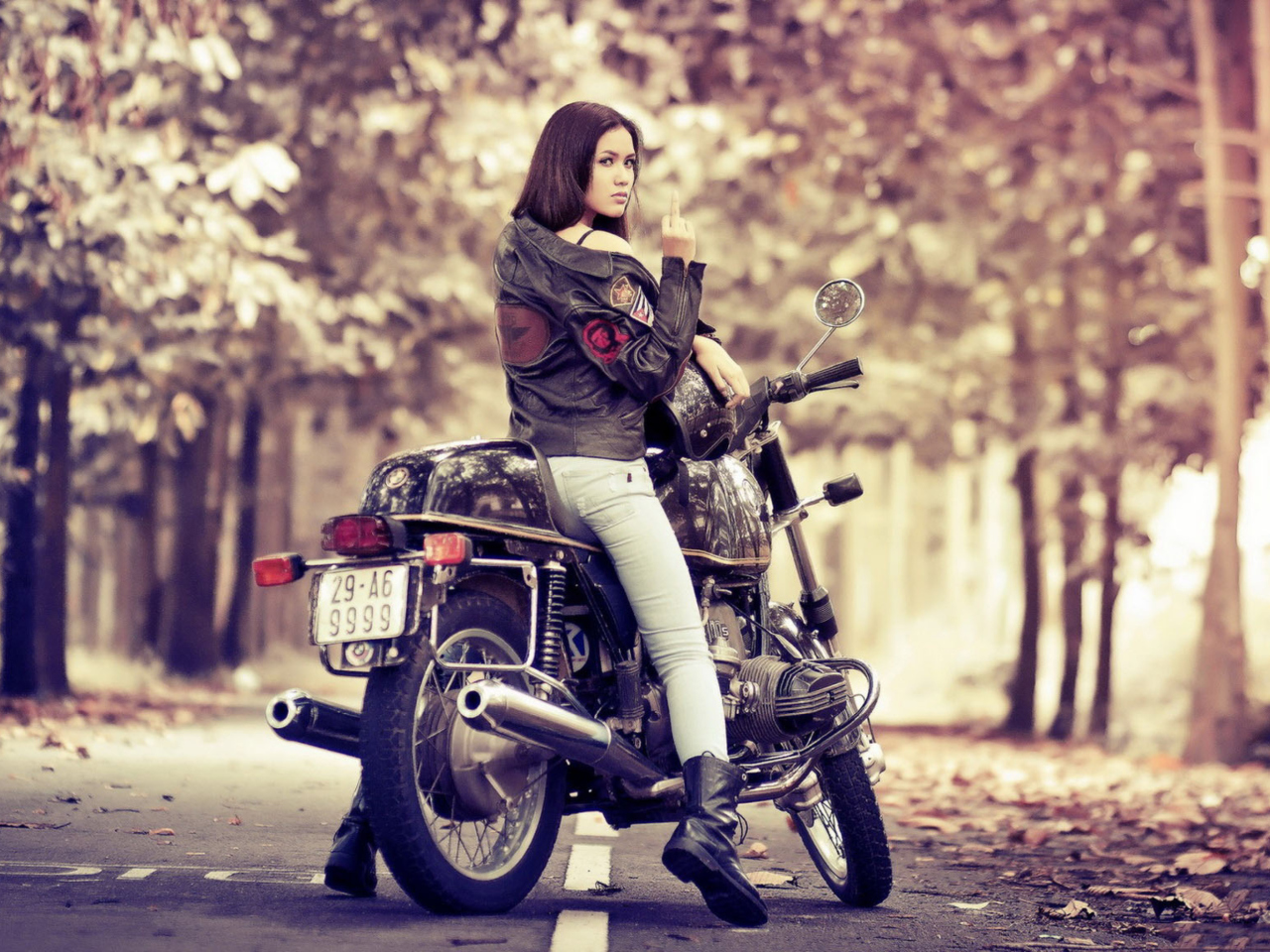 Moto Girl wallpaper 1280x960
