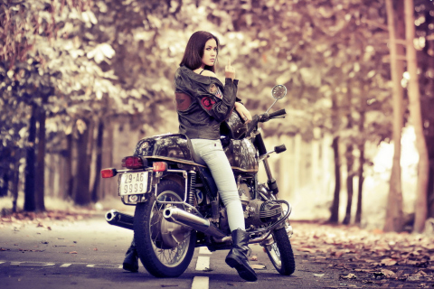 Screenshot №1 pro téma Moto Girl 480x320