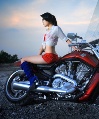 Girl On Harley Davidson - Obrázkek zdarma pro 640x960