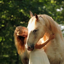 Screenshot №1 pro téma Blonde Girl And Horse 208x208
