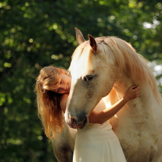 Blonde Girl And Horse - Obrázkek zdarma pro 128x128