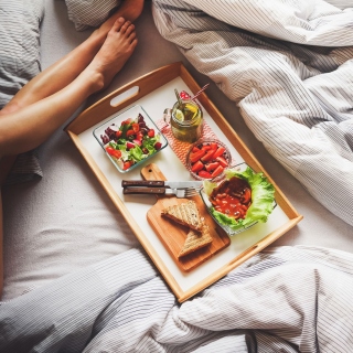 Kostenloses Breakfast in Bed Wallpaper für iPad mini 2