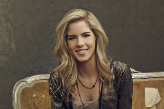 Free Emily Bett Rickards Picture for Android, iPhone and iPad