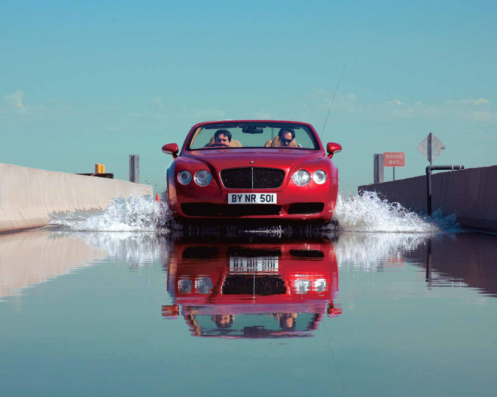 Screenshot №1 pro téma Bentley Continental Gtc 1600x1280