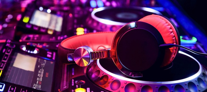 Screenshot №1 pro téma DJ Equipment in nightclub 720x320