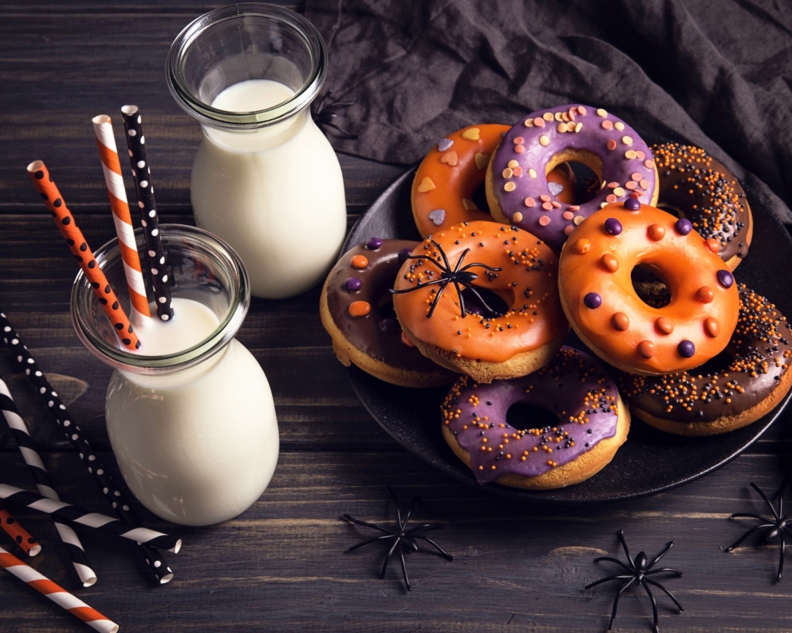 Fondo de pantalla Halloween Donuts 1600x1280