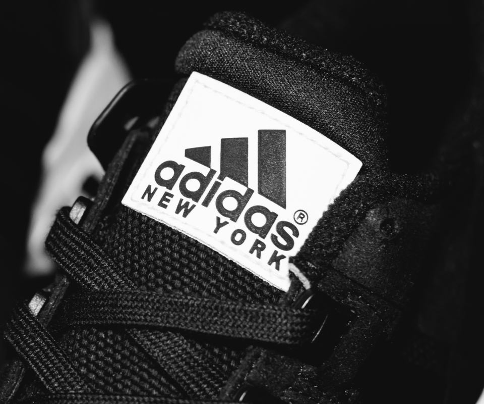 Das Adidas Running Shoes Wallpaper 960x800