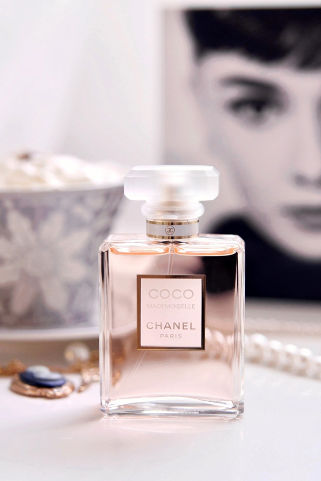 Das Chanel Coco Mademoiselle Perfume Wallpaper 640x960