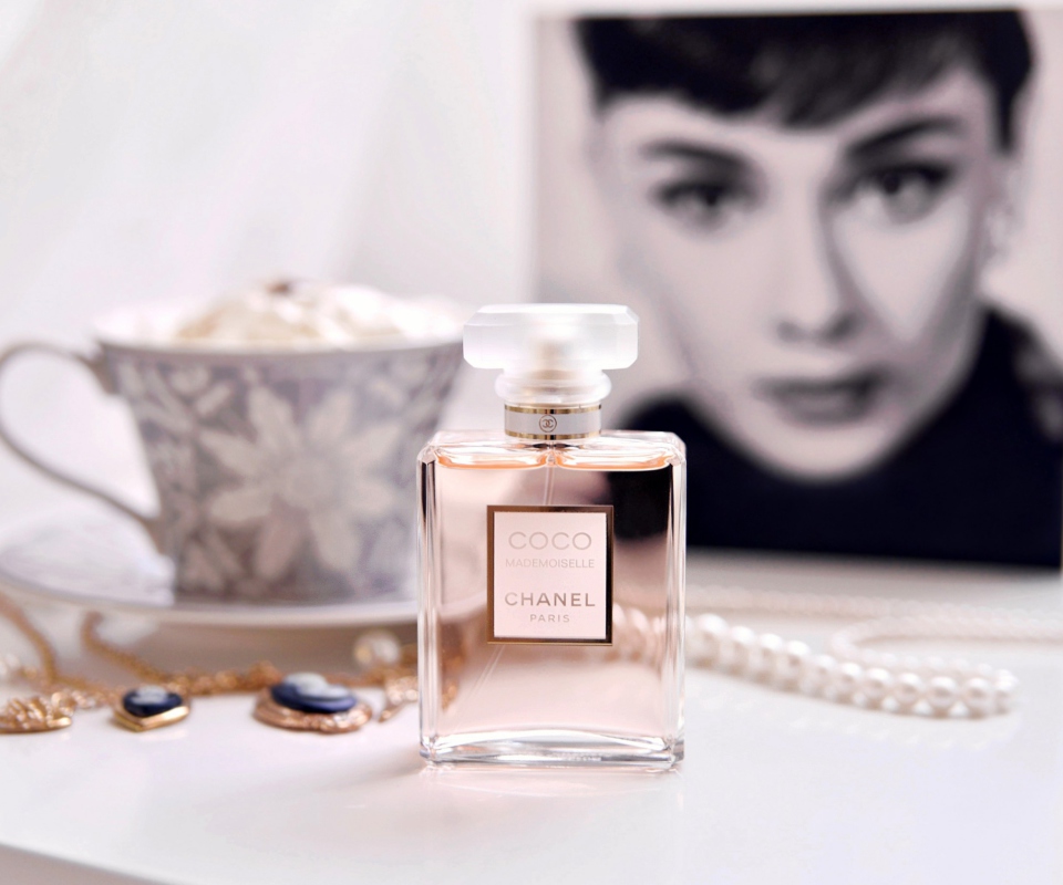 Das Chanel Coco Mademoiselle Perfume Wallpaper 960x800
